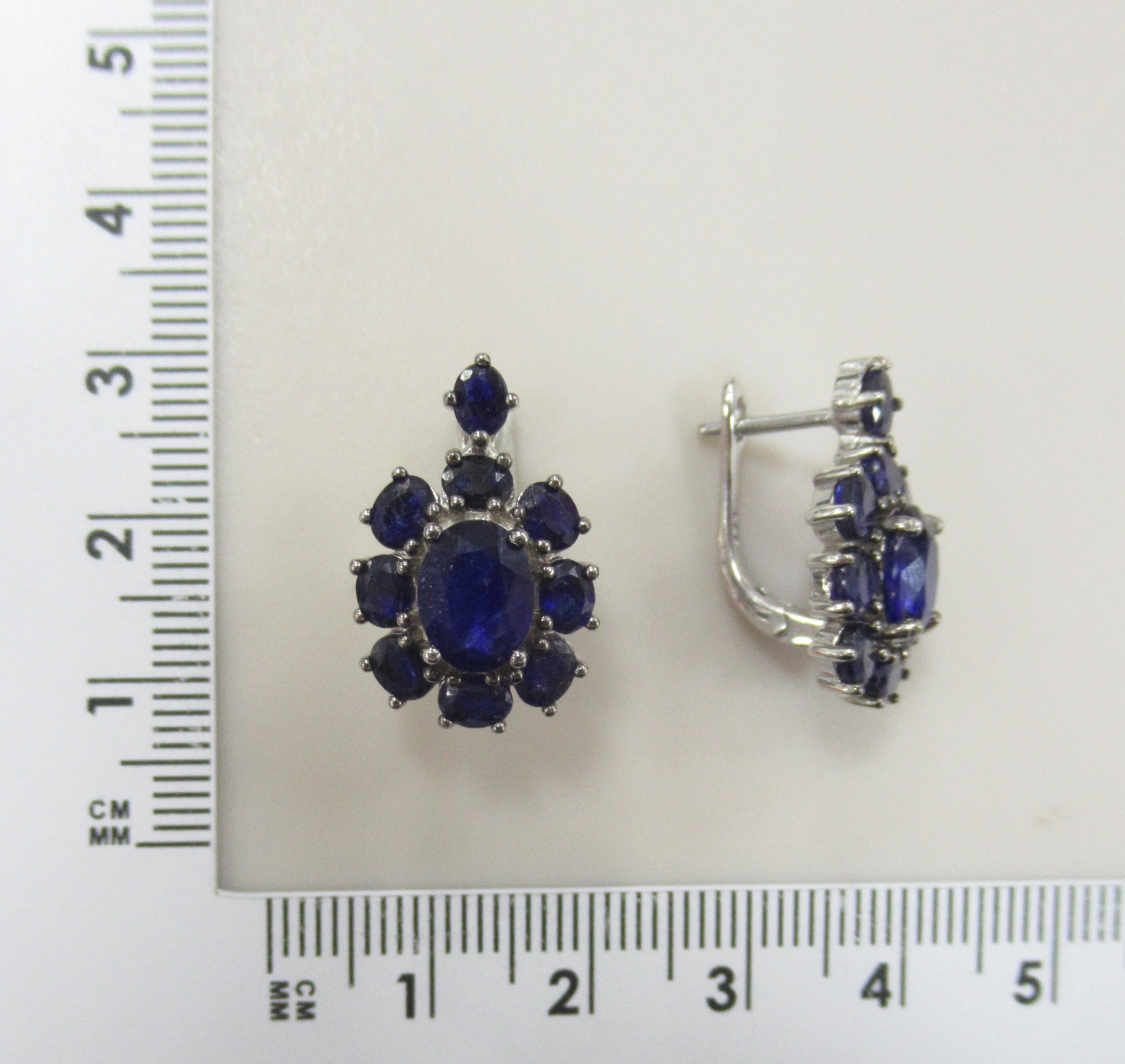 Серебряные серьги с сапфирами